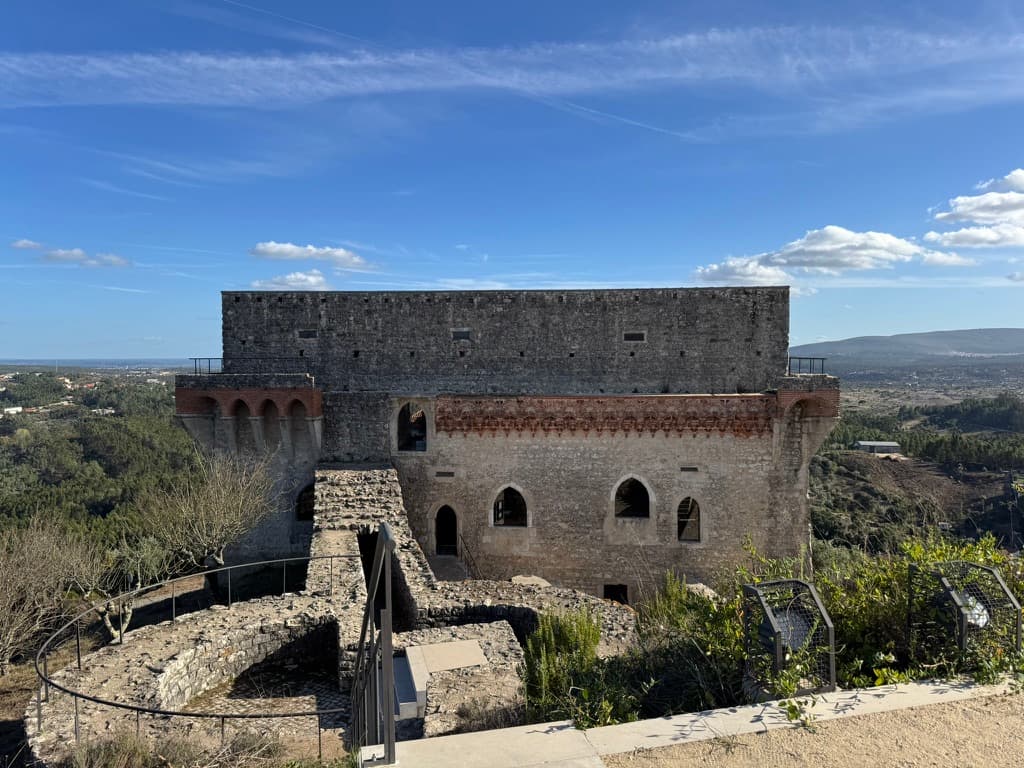 Ourém Castle — exterior view